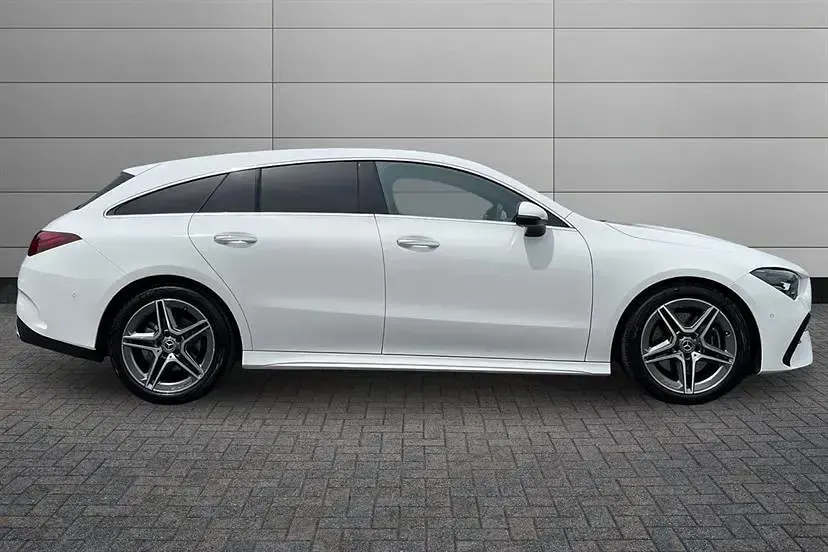 Used Mercedes CLA200 Executive 163 HP (119 kW) 2024 Polar white Estate