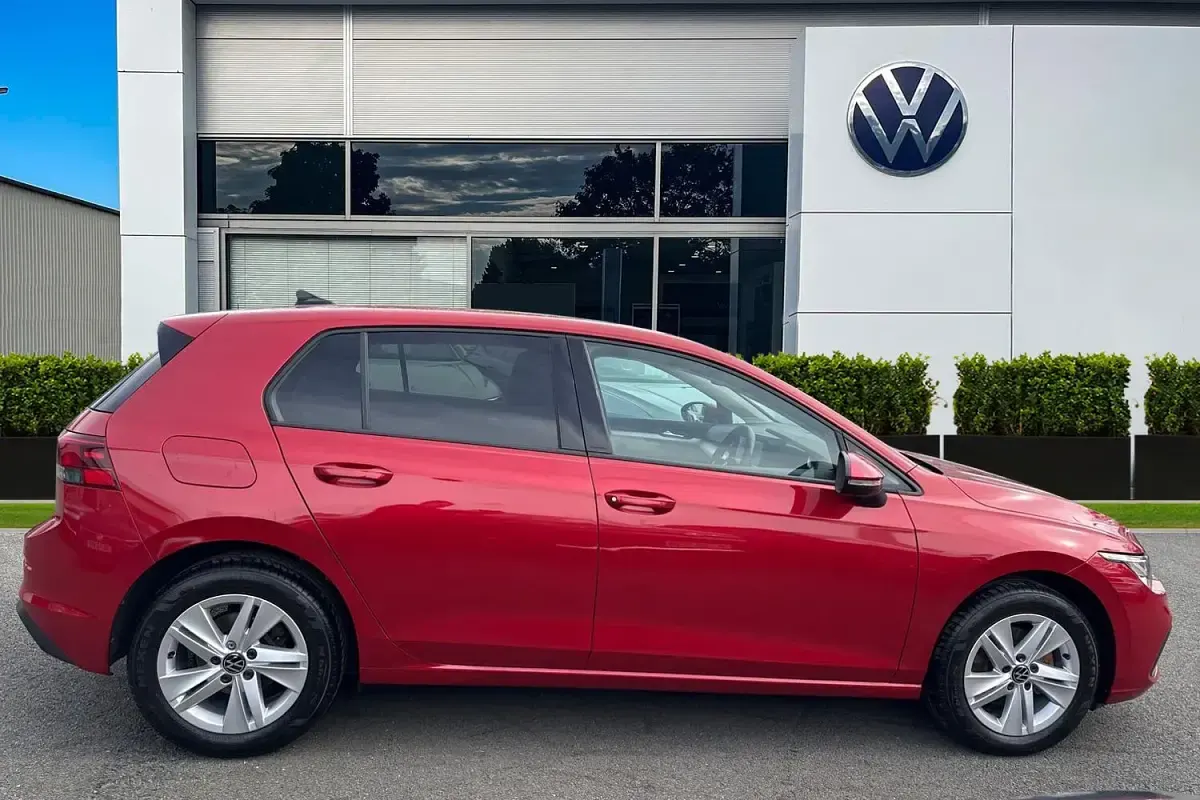 Used VW Golf VIII Life 110 HP (80 kW) 2023 Red Hatchback