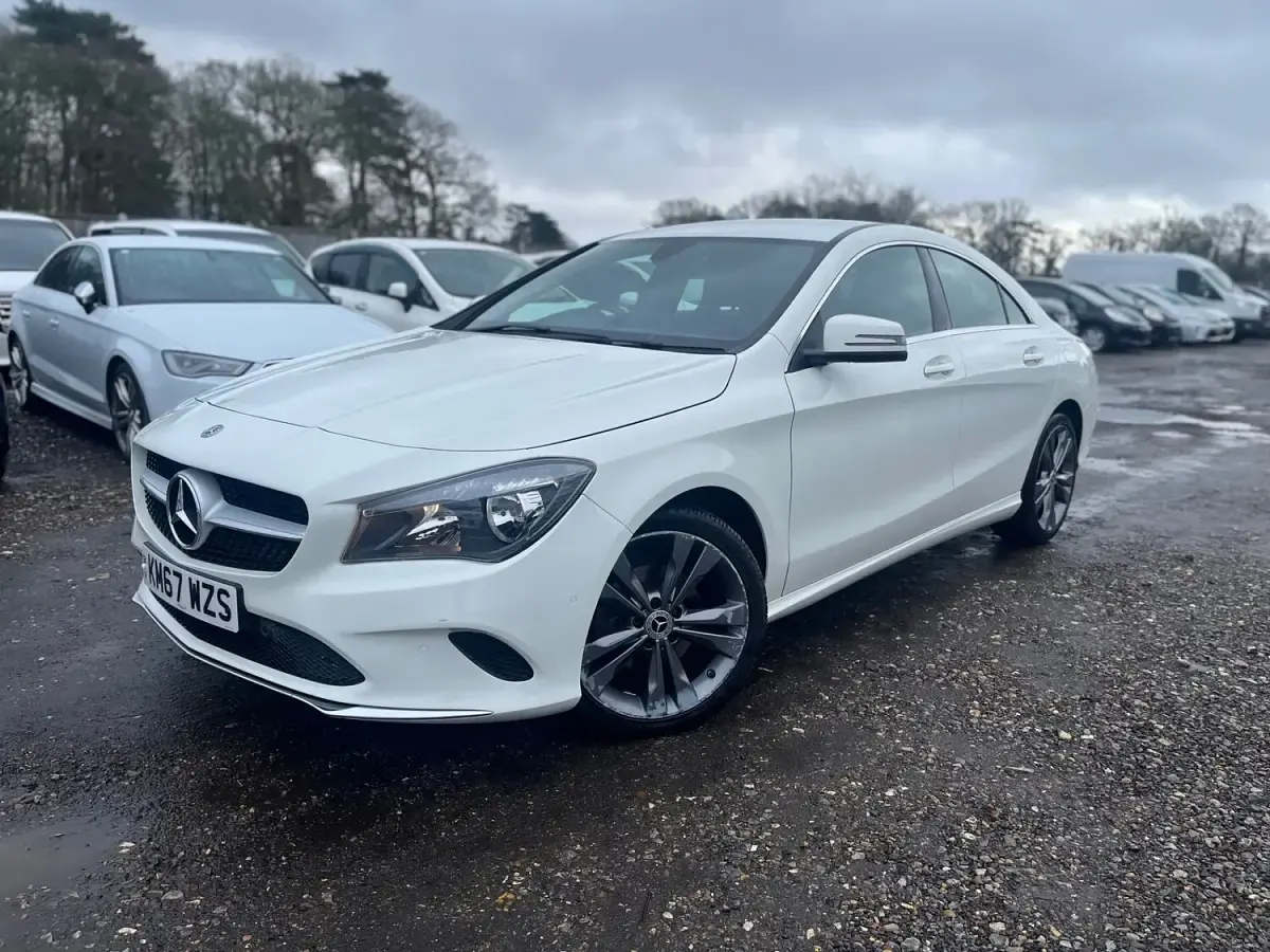 Used Mercedes CLA180 122 HP (89 kW) 2017 White Sedan