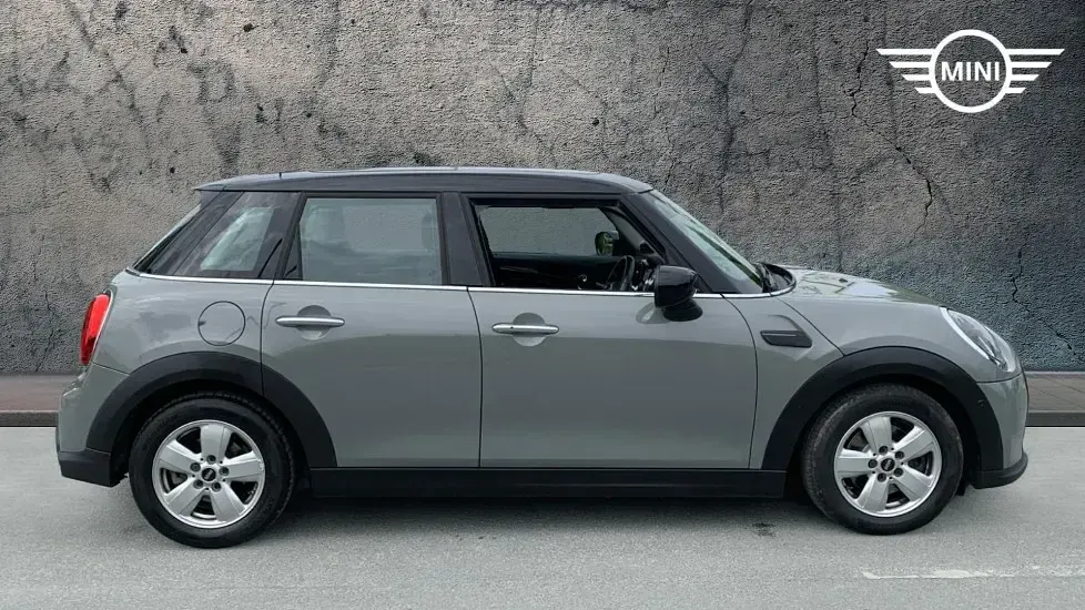 Gebraucht Mini Cooper Classic 134 PS (98 kW) 2022 Grau Kleinwagen