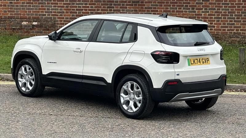 Used Jeep Avenger EV Altitude 113 kW (154 HP) 2024 White SUV