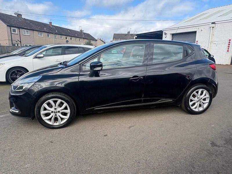 Used Renault Clio IV Dynamique 75 HP (55 kW) 2016 Black Hatchback