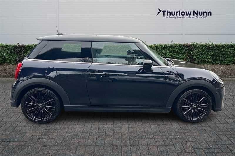 Used Mini Cooper Exclusive 136 HP (100 kW) 2022 Blue and black Hatchback