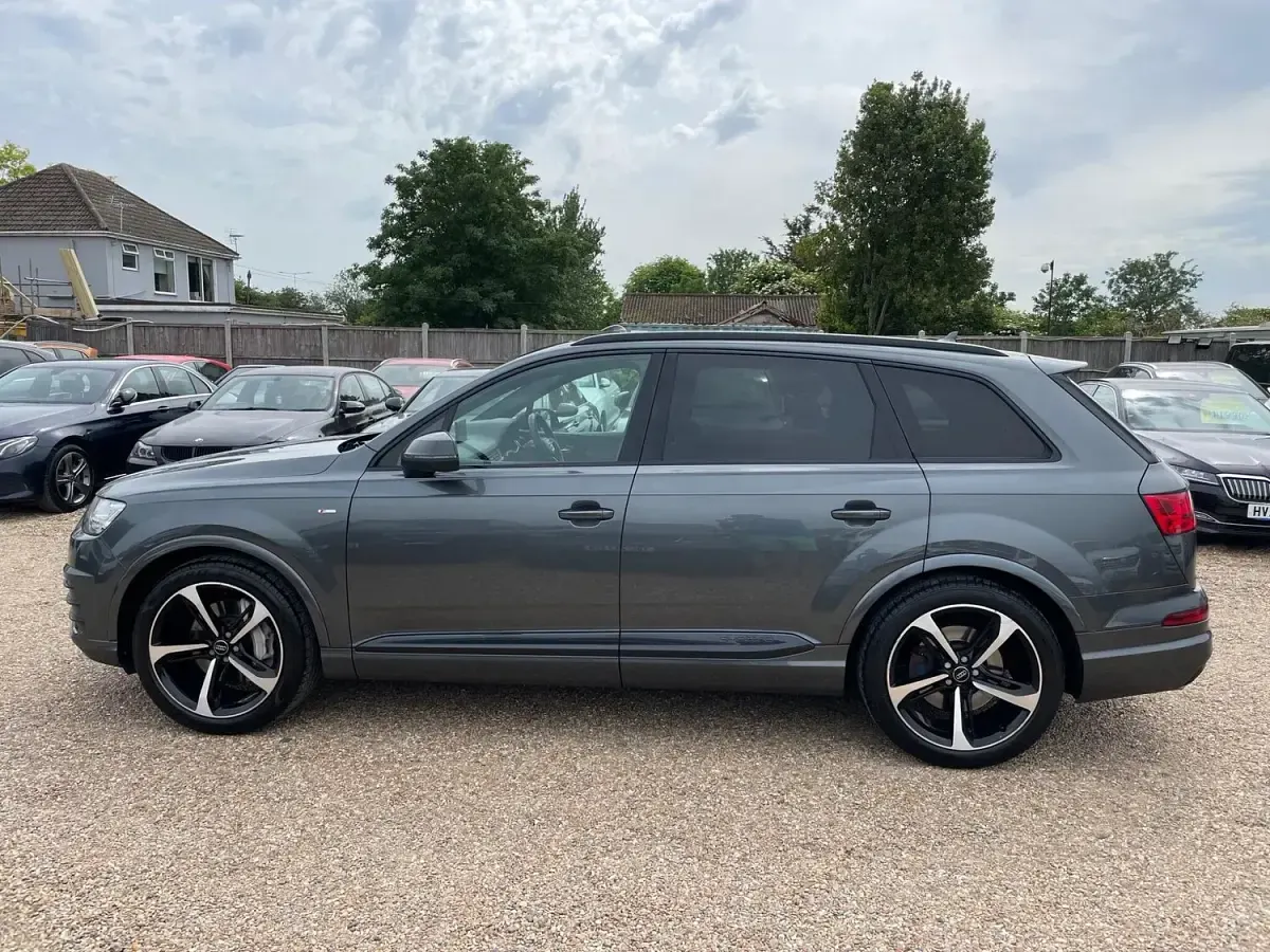 Used Audi Q7 Black Edition 286 HP (210 kW) 2018 Grey SUV