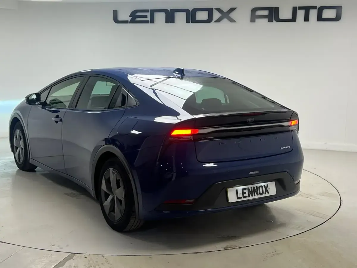 Usado Toyota Prius Design 220 CV (161 kW) 2025 Azul Utilitario