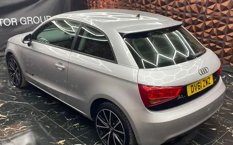 Used Audi A1 Advanced 86 HP (63 kW) 2011 Silver Hatchback