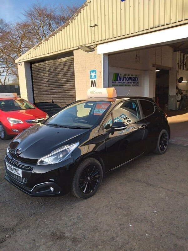 Black Used 2018 Peugeot 208 Hatchback | £4,995 (Super price) - Image 1/4