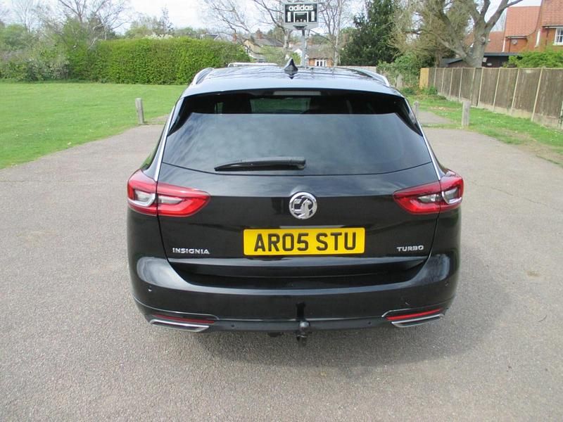 Second-hand Vauxhall Insignia SRi 165 CP (121 kW) 2018 Negru Break