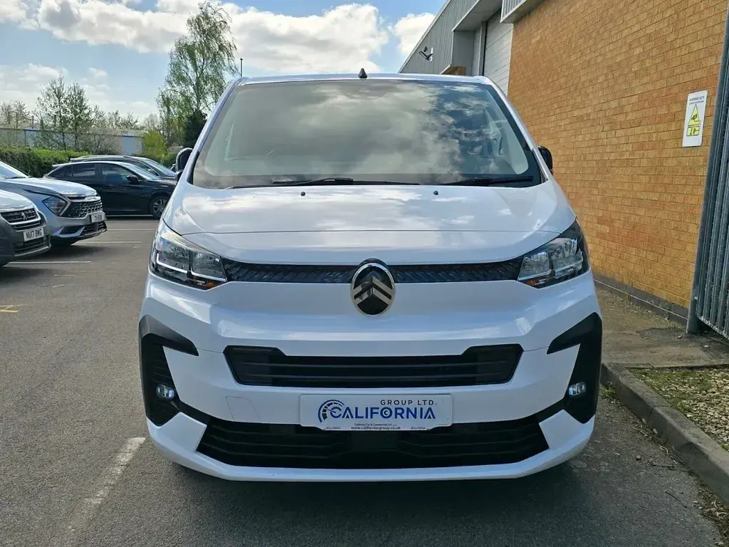 Used Citroën Dispatch 120 HP (88 kW) 2024 White MPV