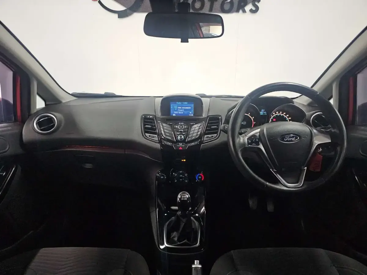 Used Ford Fiesta Zetec 82 HP (60 kW) 2016 Red Hatchback