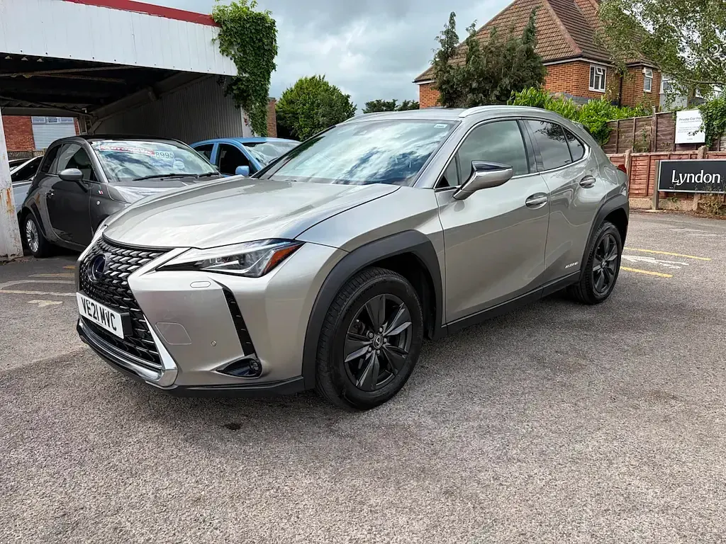 Used Lexus UX 250h 181 HP (133 kW) 2021 Silver SUV