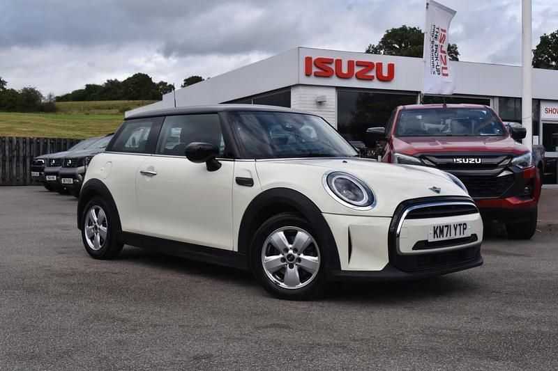 White Used 2021 Mini Cooper Classic Hatchback | £12,982 (Good price) - Image 1/3