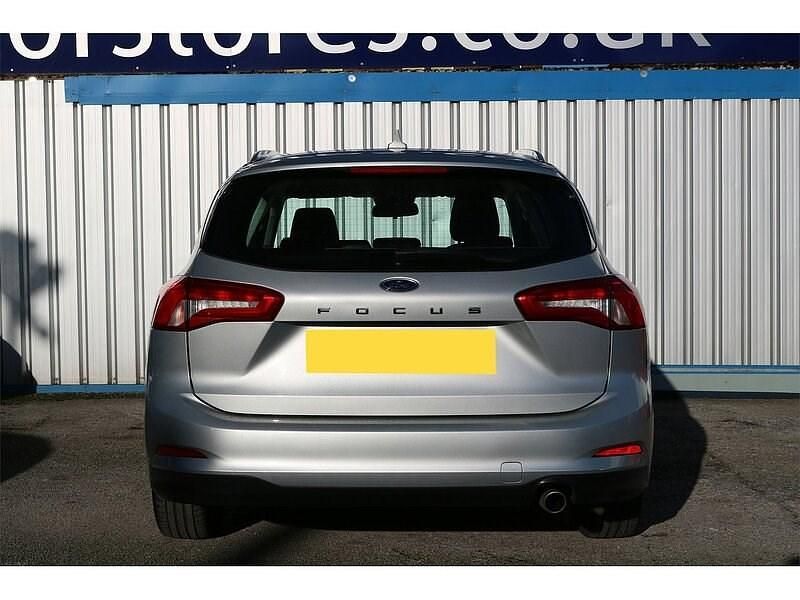 Begagnad Ford Focus Zetec 95 HK (69 kW) 2025 Silver Kombi