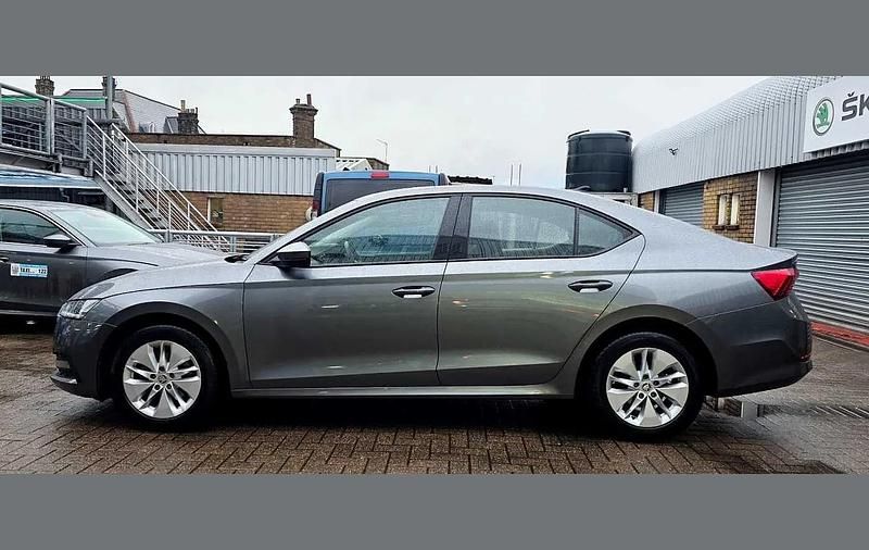 Used Skoda Octavia SE 108 HP (79 kW) 2022 Graphite grey metallic Hatchback