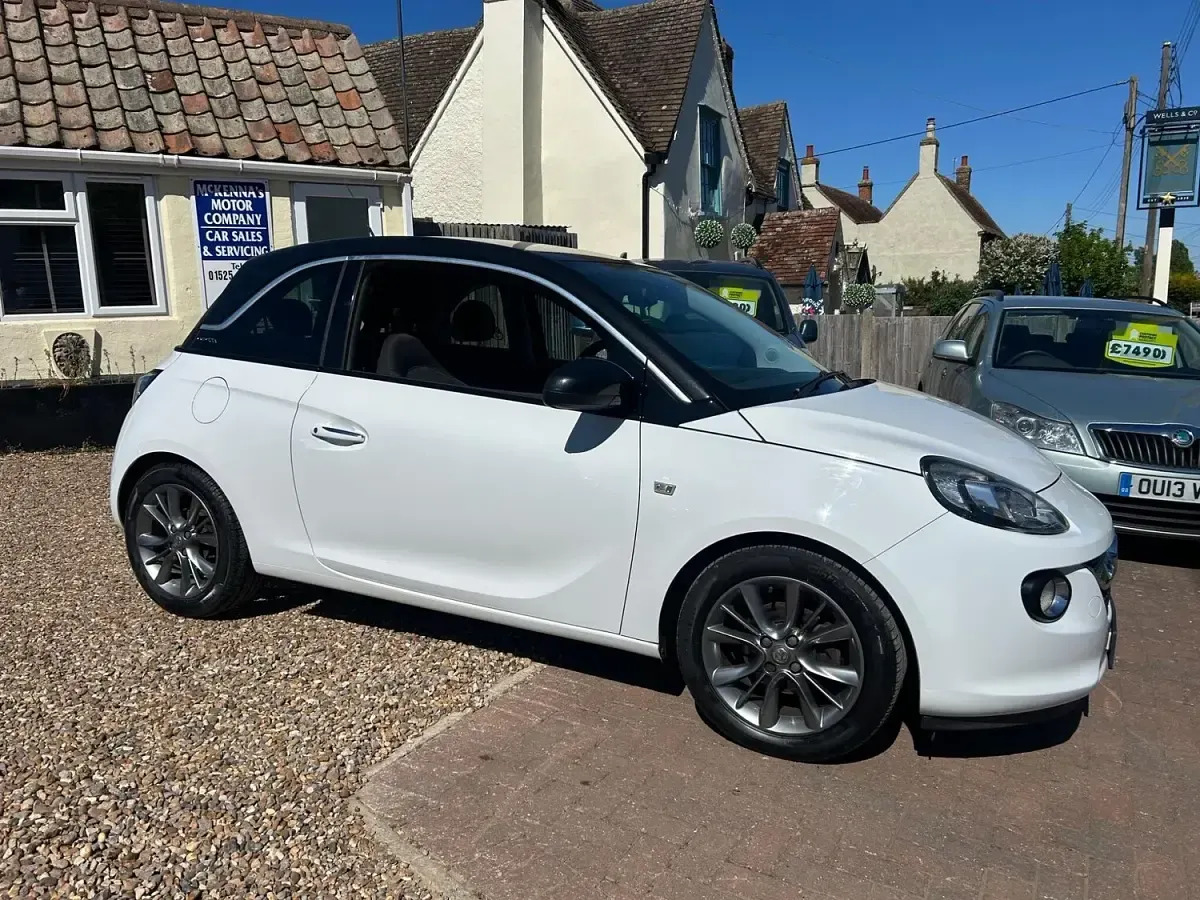 Used Vauxhall Adam Jam 70 HP (51 kW) 2014 White Hatchback