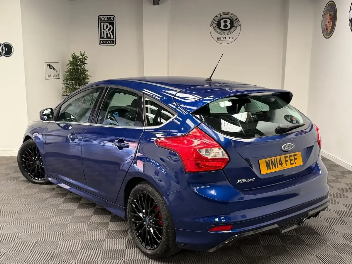 Used Ford Focus Zetec 163 HP (119 kW) 2014 Blue Hatchback