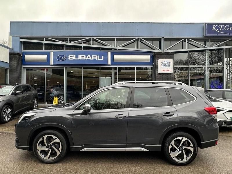 Usado Subaru Forester Premium 150 HP (110 kW) 2024 Cinzento SUV