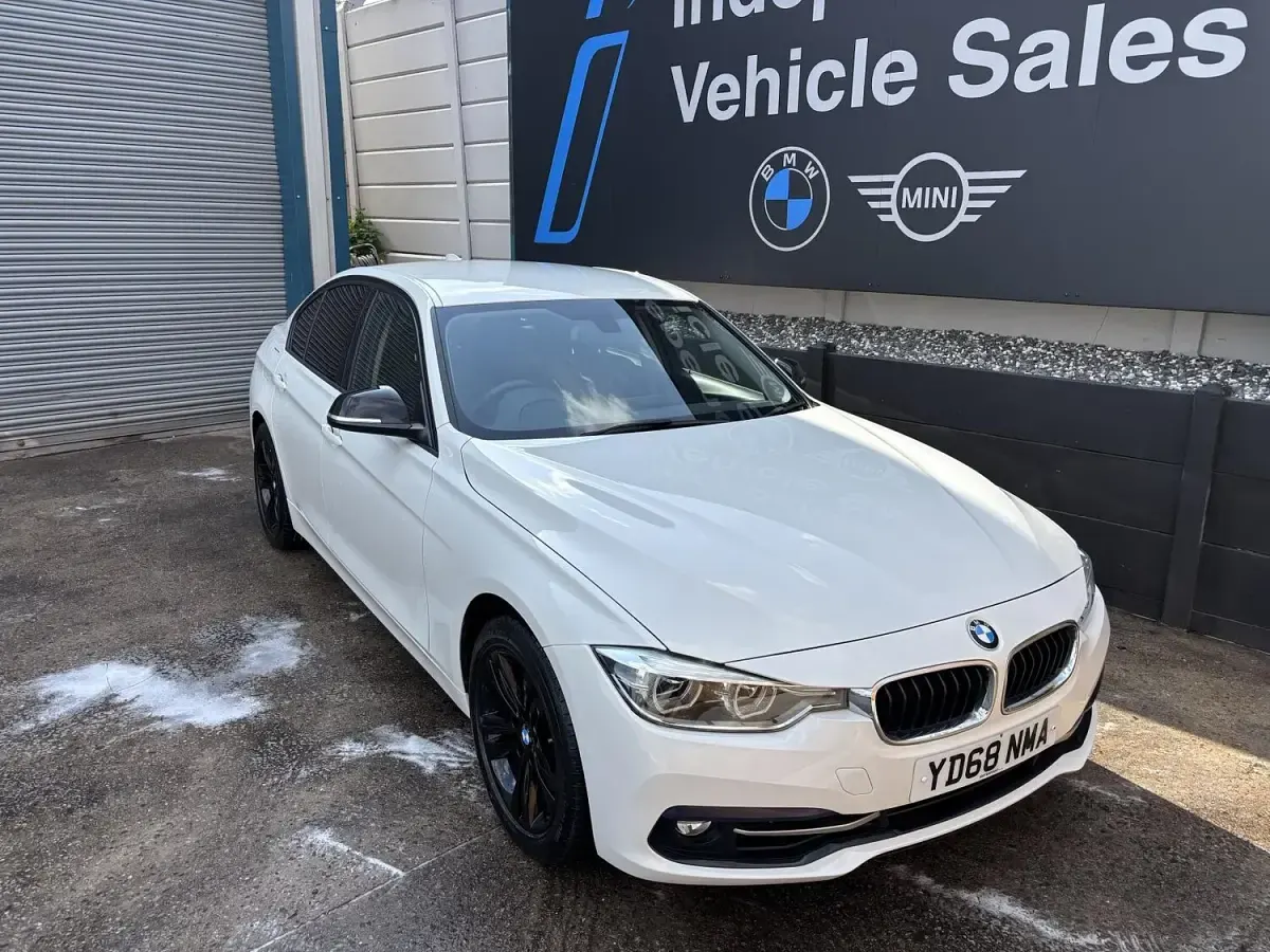 Used BMW 318 Sport Line 136 HP (100 kW) 2018 White Sedan