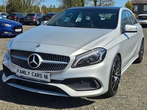 Używany Mercedes A200 AMG Line Premium Plus 2017 Srebrny Hatchback