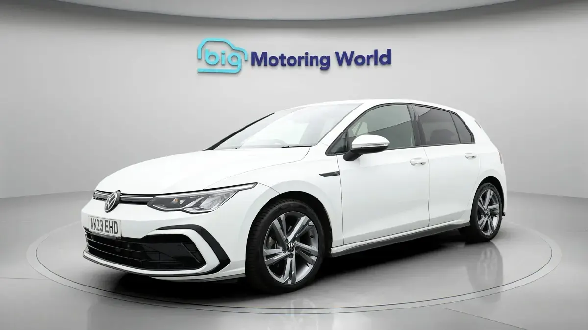 Used VW Golf VIII R-line 150 HP (110 kW) 2023 White Hatchback