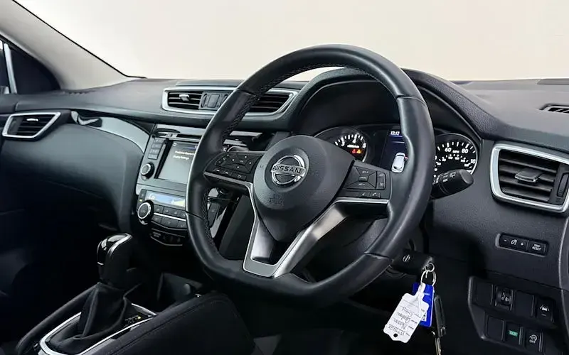 Used Nissan Qashqai Acenta Premium 158 HP (116 kW) 2021 Grey SUV