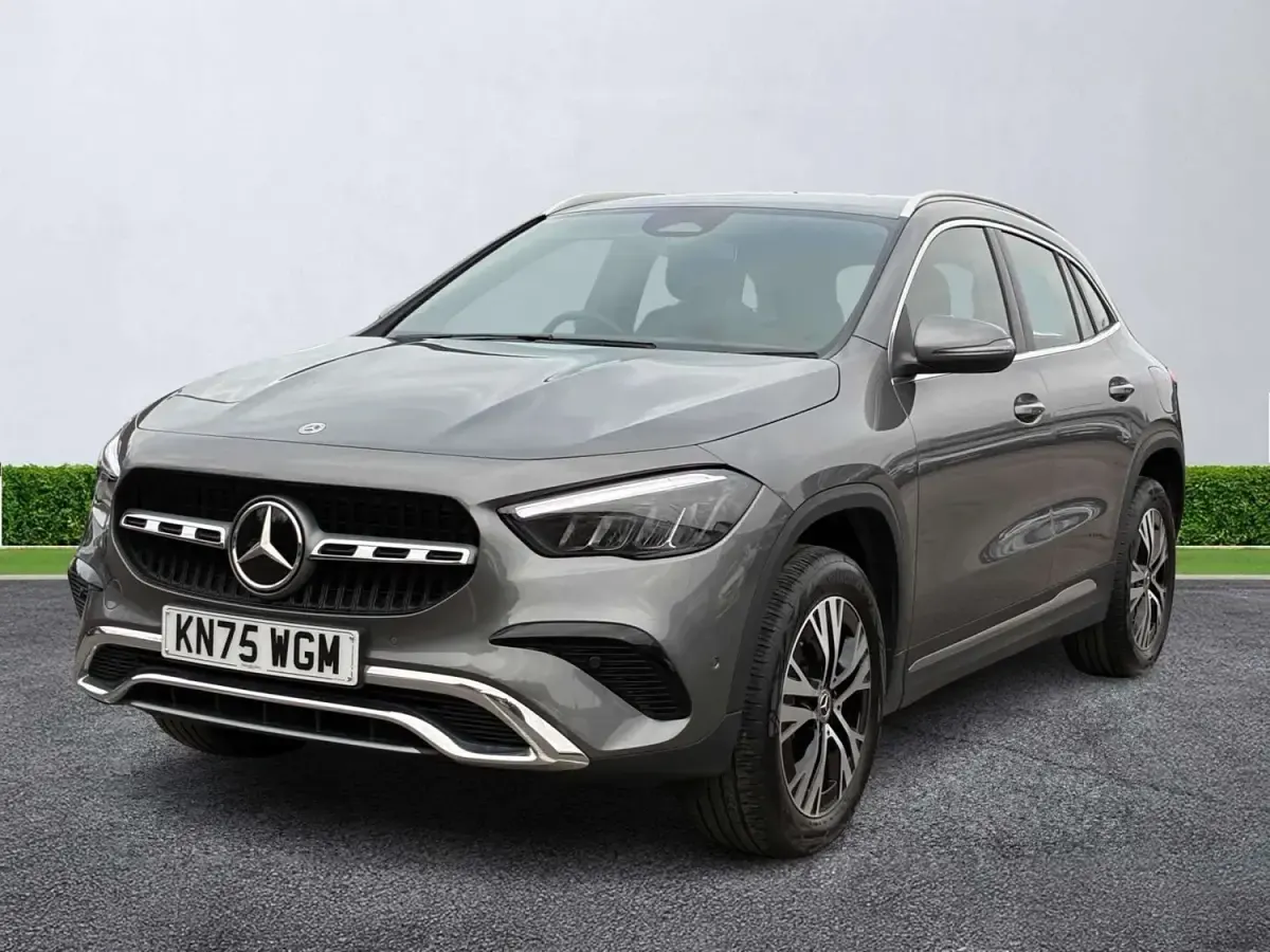 Usado Mercedes GLA200 Executive 150 HP (110 kW) 2025 Cinzento SUV