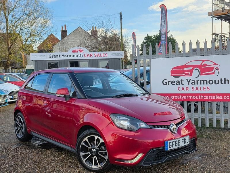 Used MG MG3 106 HP (77 kW) 2016 Red Hatchback