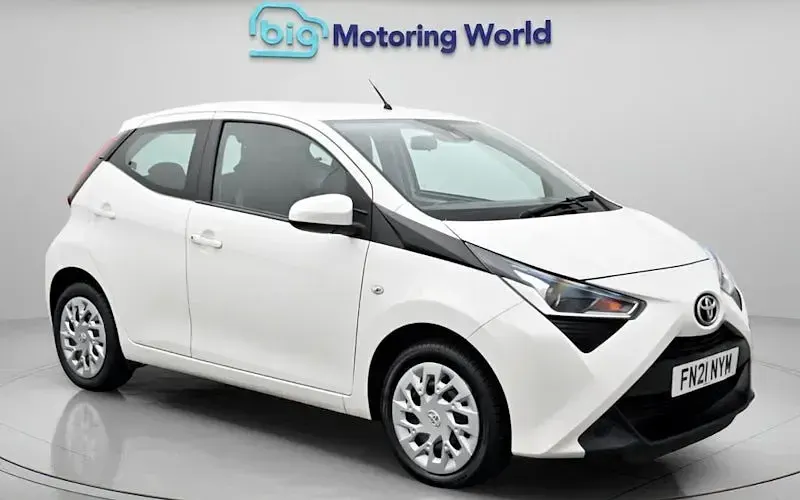 Used Toyota Aygo X-play 72 HP (52 kW) 2021 Hatchback