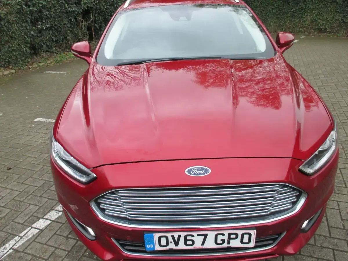 Usado Ford Mondeo Titanium 160 CV (117 kW) 2017 Rojo Familiar