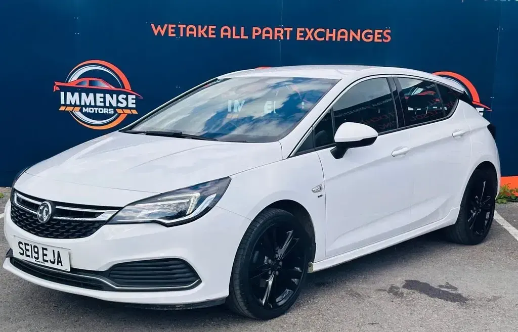 Used Vauxhall Astra SRi 150 HP (110 kW) 2019 White Hatchback