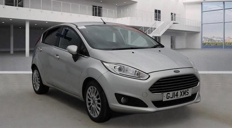 Used Ford Fiesta Titanium 125 HP (91 kW) 2014 Silver Hatchback