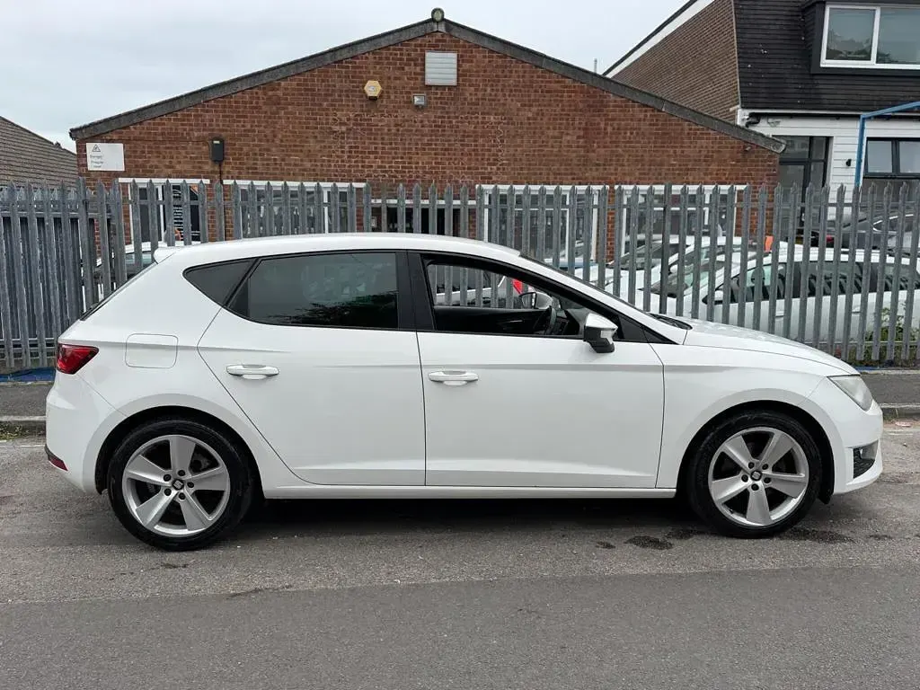 Used Seat Leon FR 140 HP (102 kW) 2013 White Hatchback