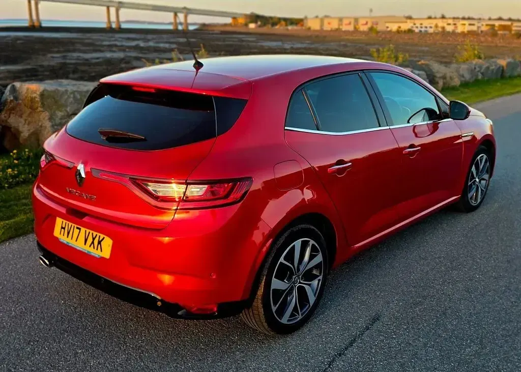 Used Renault Mégane Dynamique 110 HP (80 kW) 2017 Red Hatchback