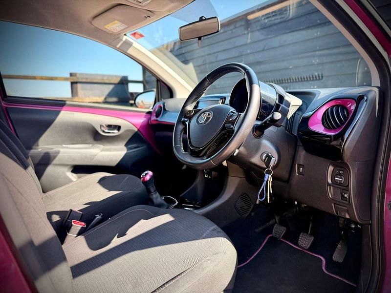 Used Toyota Aygo X-cite 72 HP (52 kW) 2018 Mauve/purple Hatchback