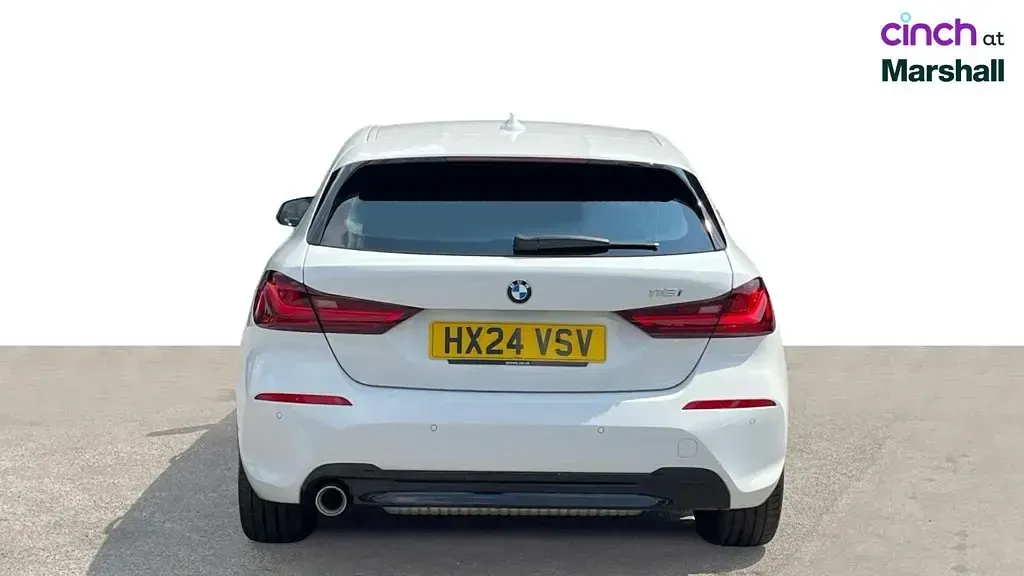 Used BMW 118 Sport Line 136 HP (100 kW) 2024 White Hatchback