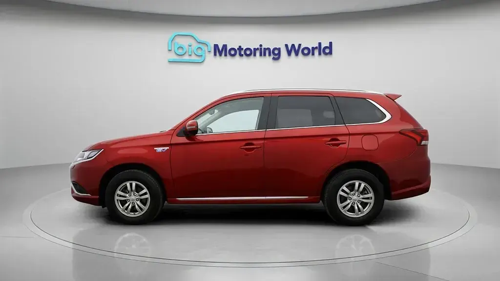 Usado Mitsubishi Outlander P-HEV 224 HP (164 kW) 2021 Vermelho SUV