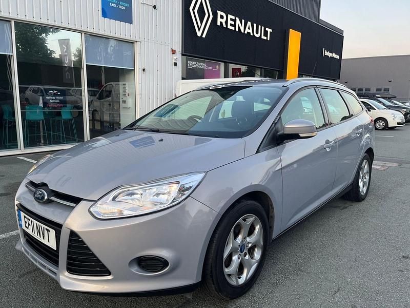 Silver Used 2011 Ford Focus Estate | £2,499 (Fair price) - Image 1/4
