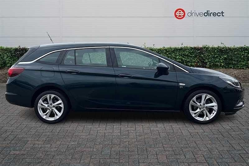 Used Vauxhall Astra SRi 150 HP (110 kW) 2016 Green Estate