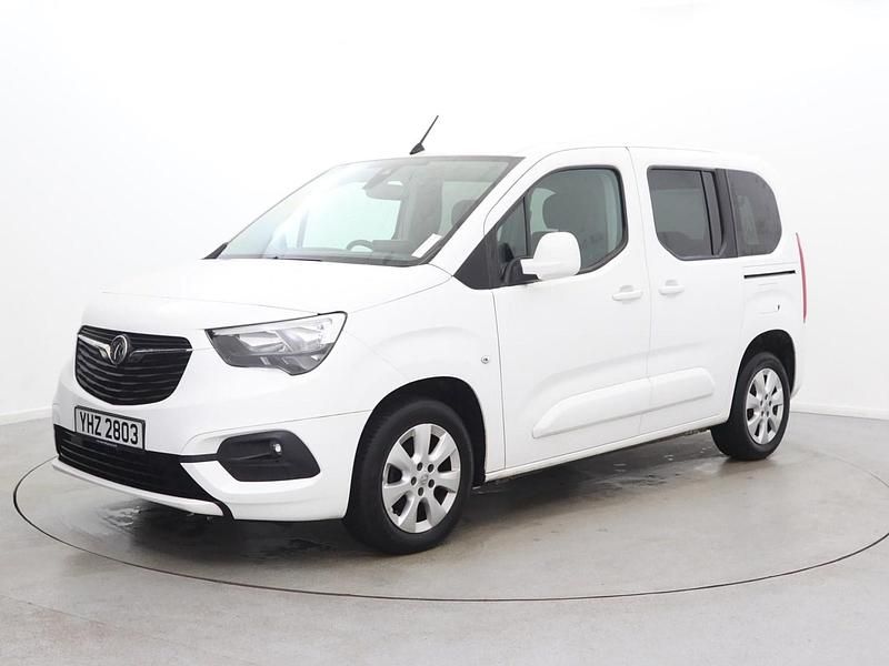 Second-hand Vauxhall Combo 100 CP (73 kW) 2021 Alb Monovolum