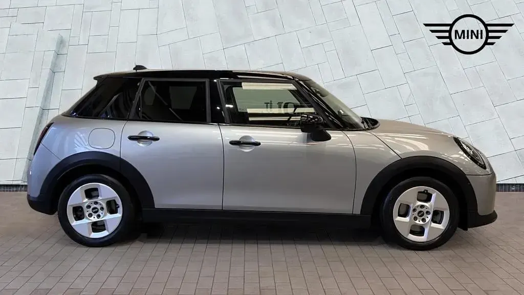 Used Mini Cooper Hatch 154 HP (113 kW) 2024 Silver Hatchback