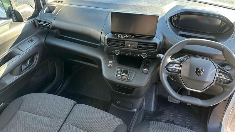 Used Peugeot Partner S 129 HP (94 kW) 2024 White MPV