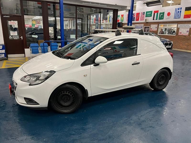 Used Vauxhall Corsa 75 HP (55 kW) 2018 White Van