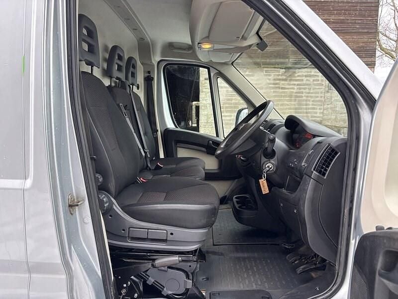 Used Citroën Relay 130 HP (95 kW) 2019 Silver Van