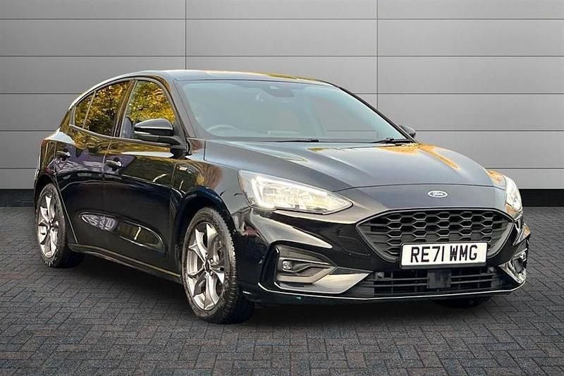 Agate black Used 2022 Ford Focus ST-Line Hatchback | £14,450 (Fair price) - Image 1/3