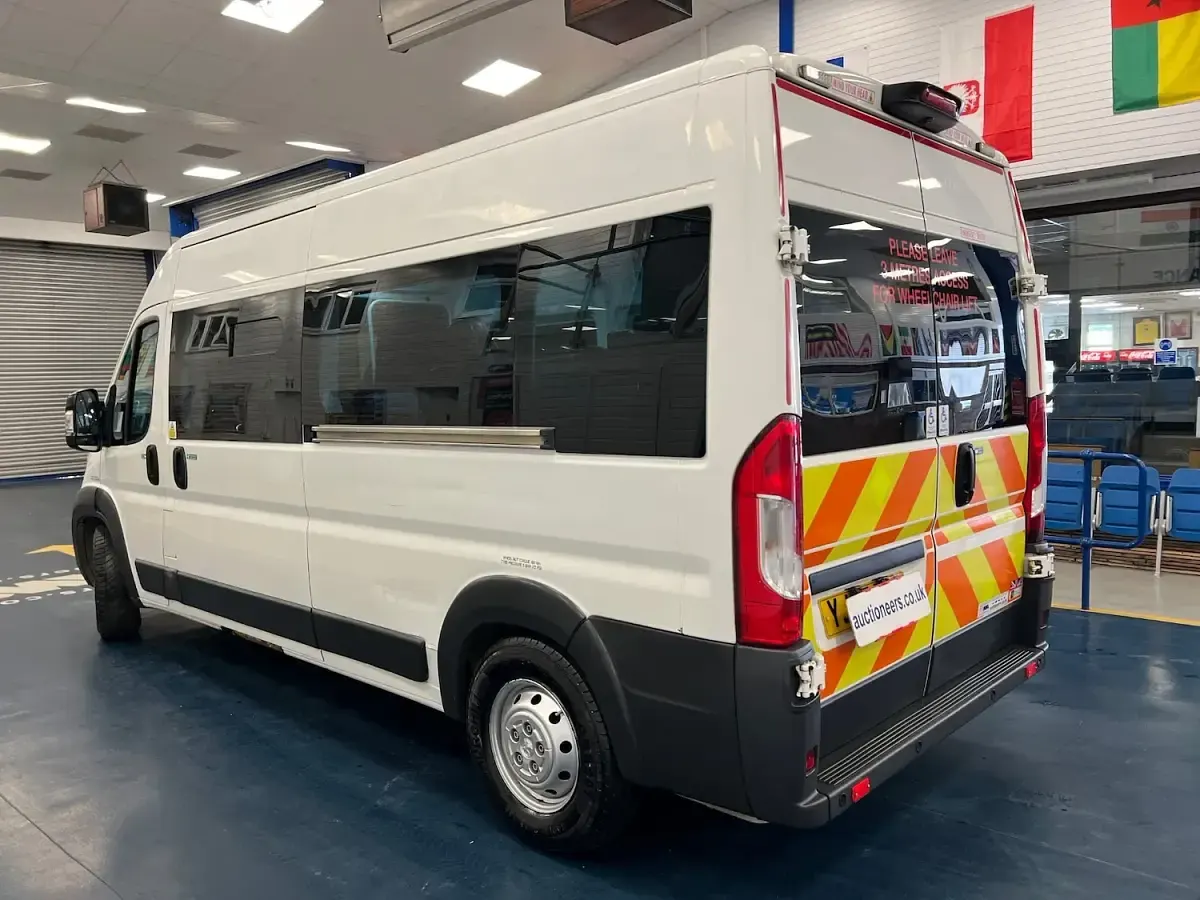 Used Peugeot Boxer 130 HP (95 kW) 2017 White Van