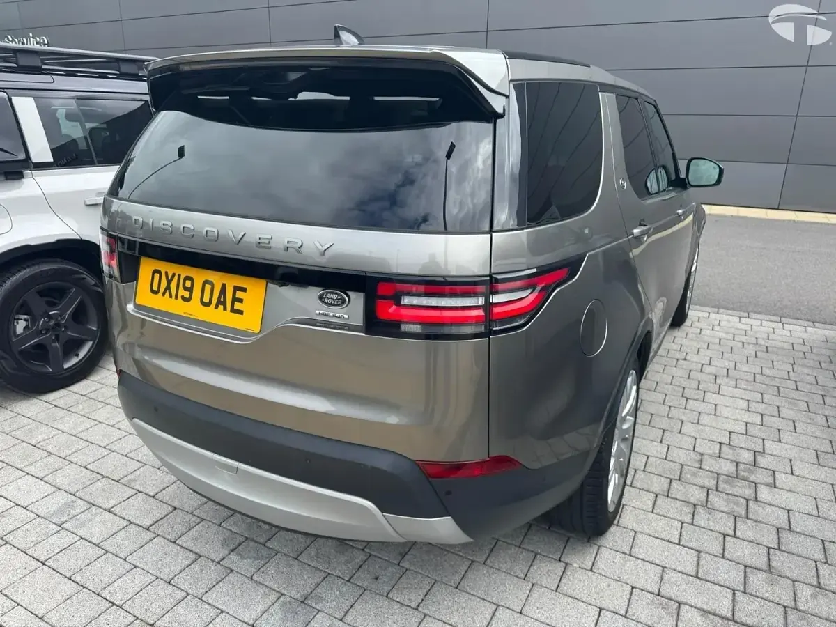 Used Land Rover Discovery HSE 306 HP (225 kW) 2019 Silver SUV