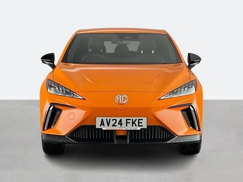 Begagnad MG MG4 EV Trophy 319 kW (435 HK) 2024 Orange Halvkombi