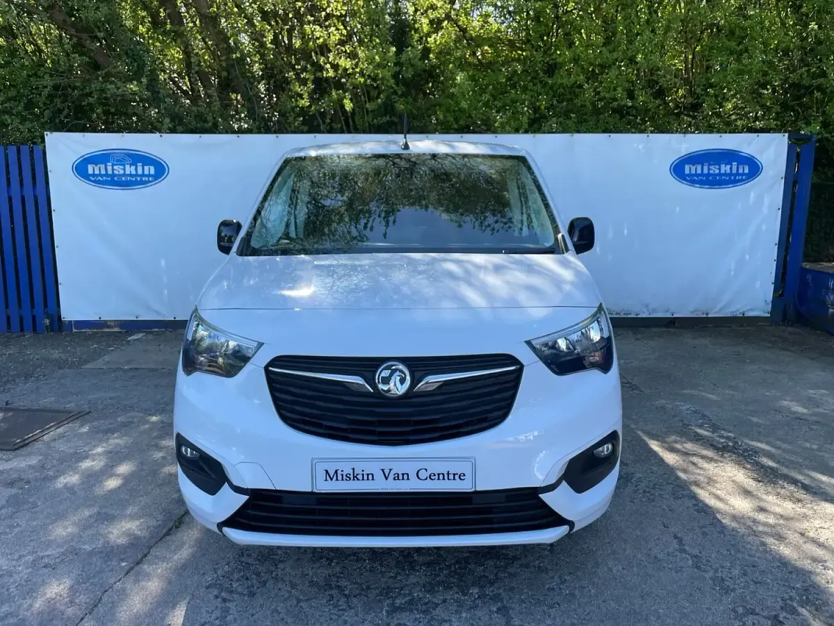 Used Vauxhall Combo 100 HP (73 kW) 2023 White MPV