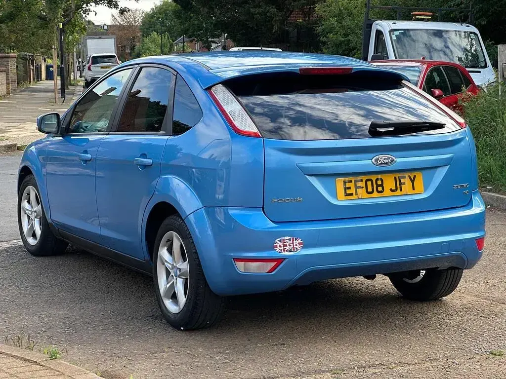 Used Ford Focus Zetec 125 HP (91 kW) 2008 Blue Hatchback