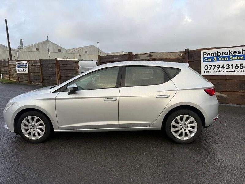Used Seat Leon Ecomotive 110 HP (80 kW) 2013 Silver Hatchback
